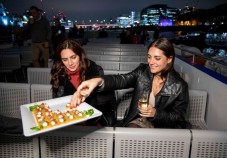 Croisière du Soir à Londres avec Canapés et Musique pour Deux