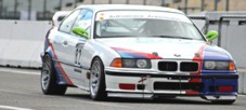 Conduire avec une voiture de course