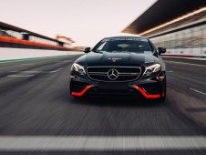 Conduzir um Mercedes AMG CLA45 1 volta + 1 volta em co-piloto