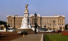 Visit to Buckingham Palace with afternoon tea