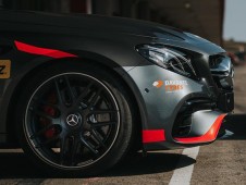 Conduzir um Mercedes AMG CLA45 3 voltas + 1 volta em co-piloto