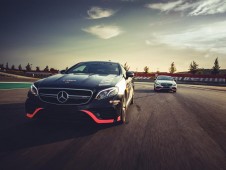 Conduzir um Mercedes AMG CLA45 1 volta + 1 volta em co-piloto