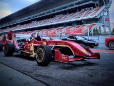 Conduire une Formule 3 – 1 tour sur un long circuit en Espagne