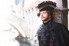 Artistic Costume photoshoot in Venice