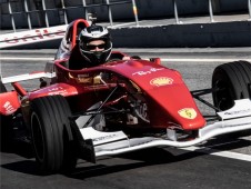 Conduire une Formule 3 – 1 tour sur un long circuit en Espagne