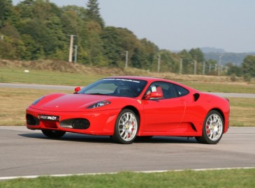 Drive a Ferrari F430 F1 for 30 min in the Netherlands