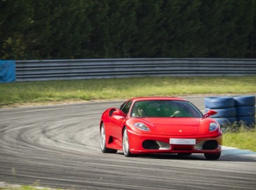 Drive a Ferrari F430 F1 for 40 min in the Netherlands